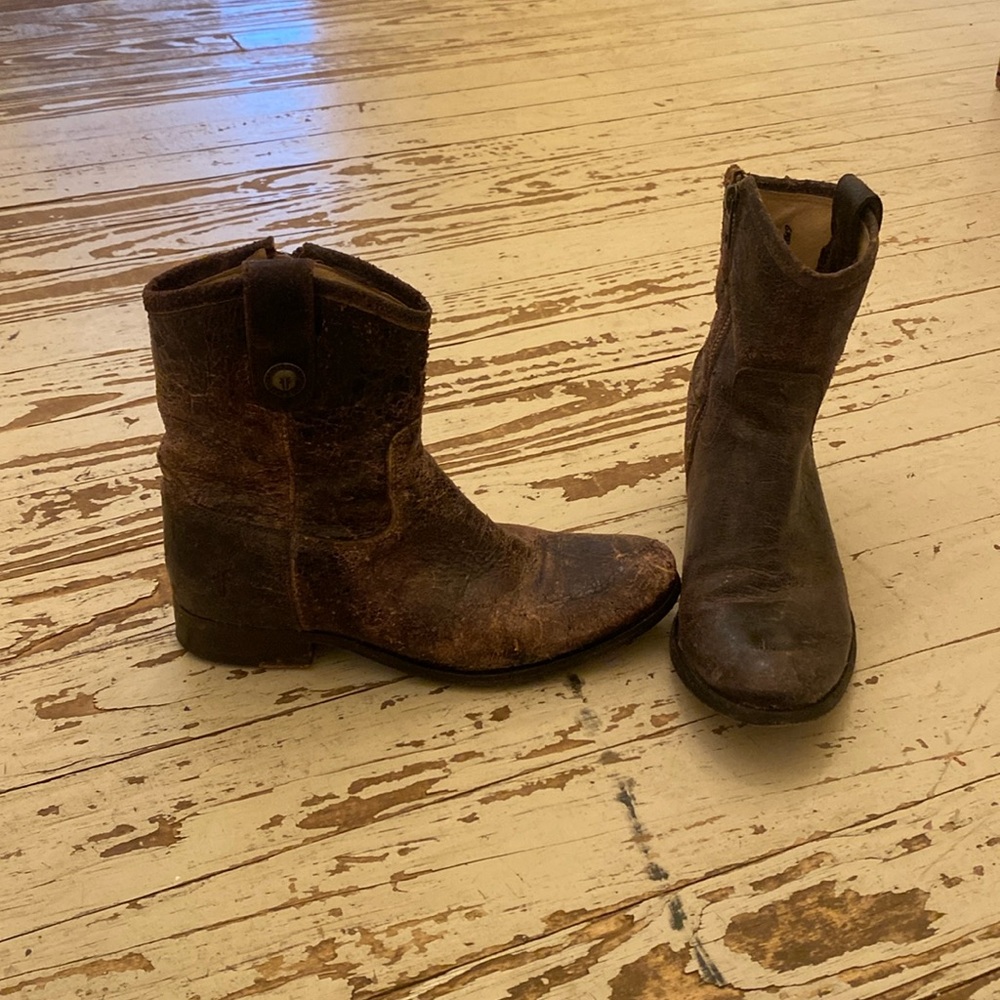 Frye Melissa button bootie